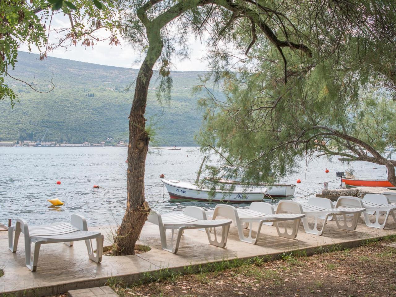 Riva Residence Thenovici Luaran gambar