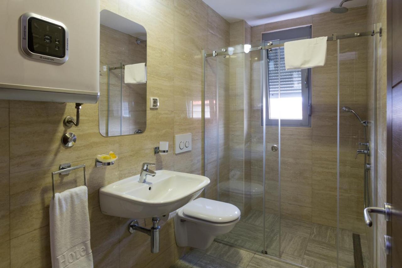 Riva Residence Thenovici Luaran gambar