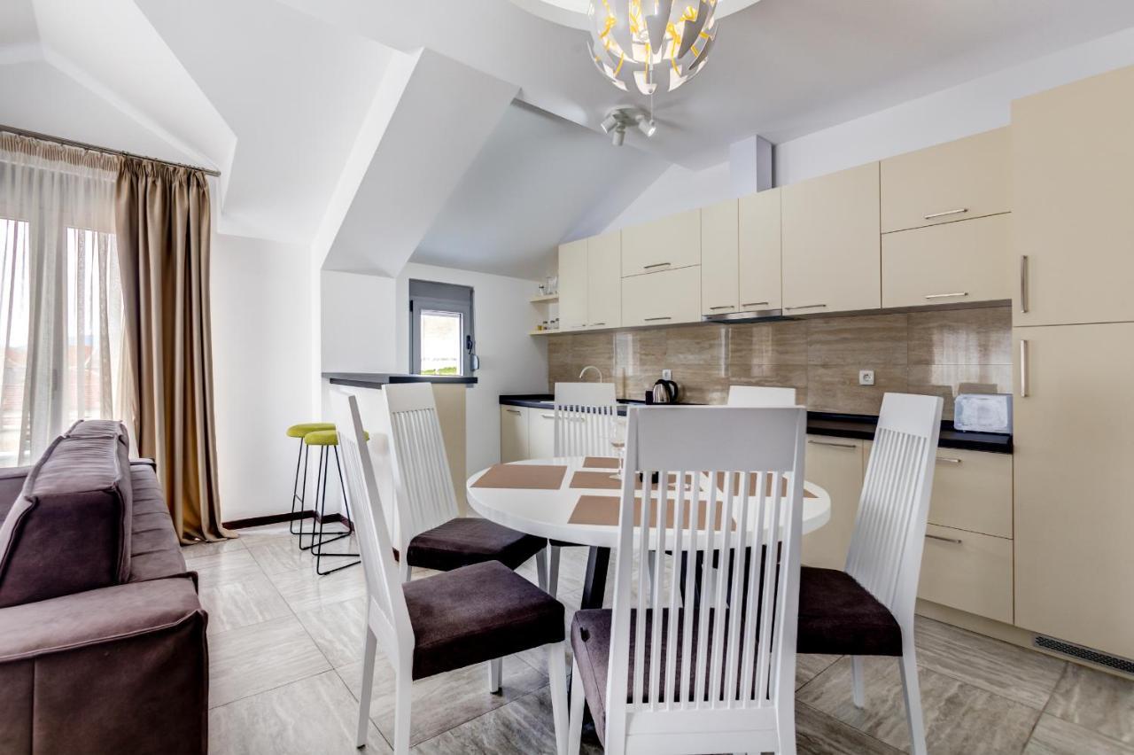 Riva Residence Thenovici Luaran gambar