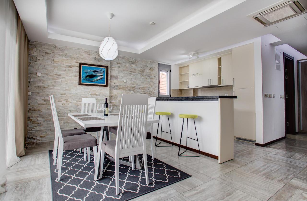 Riva Residence Thenovici Luaran gambar