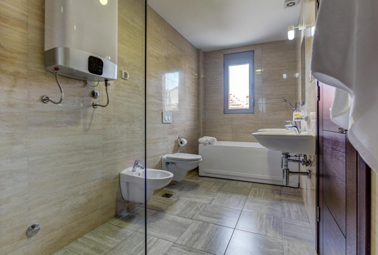 Riva Residence Thenovici Luaran gambar