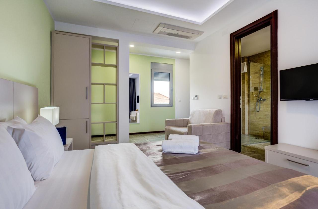Riva Residence Thenovici Luaran gambar